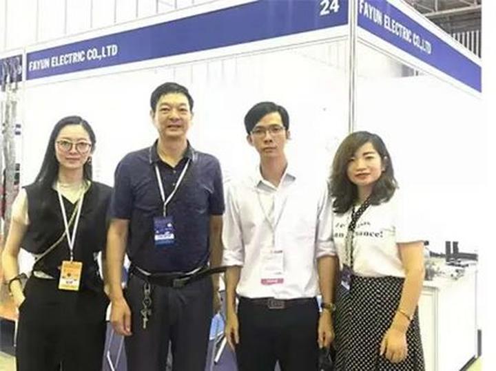 Hotspot Matrix: Biến Routine 12 tuổi: Trẻ mãi với thành cơ hội marketing đột phá_Hình ảnh AI
